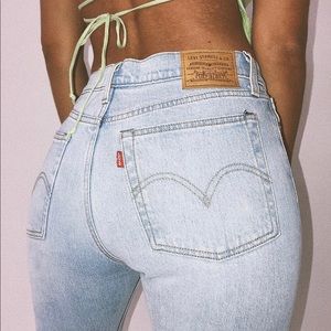 Levi wedgie icon jeans light wash